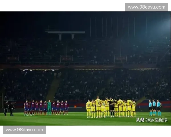 以巴塞罗那足球俱乐部为例探讨球队管理与战术革新对现代足球发展的深远影响